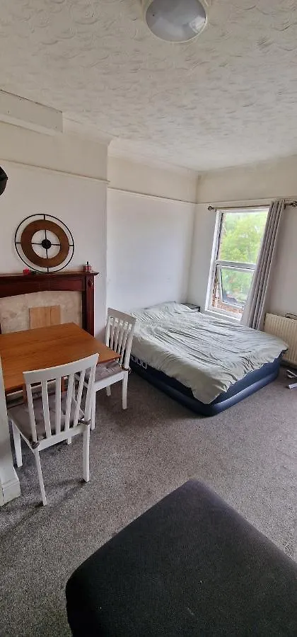 1 Bed Entire Studio Flat 10 Min From City Centre Liverpool