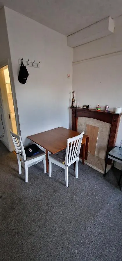 1 Bed Entire Studio Flat 10 Min From City Centre Liverpool 0*,  United Kingdom