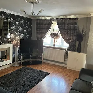 2 Bedroom House Close To Centre With Gated Driveway Liverpool