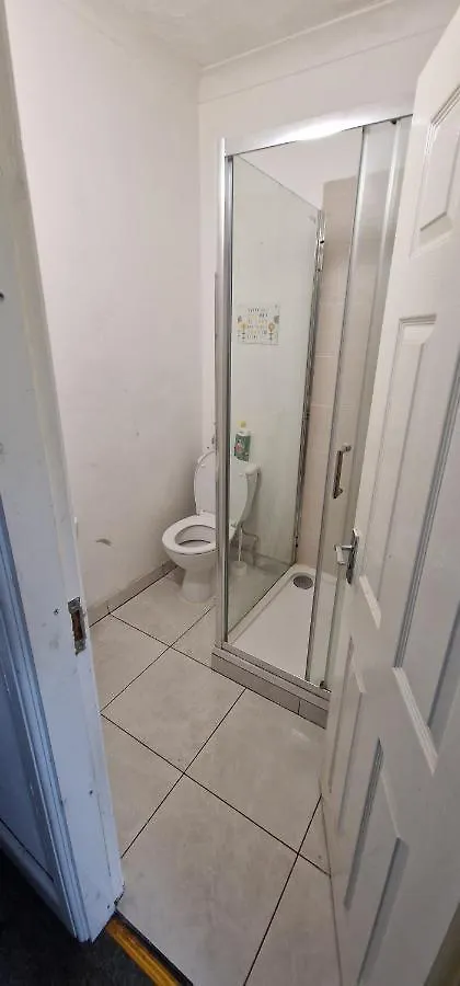 1 Bed Entire Studio Flat 10 Min From City Centre Liverpool 0*,  United Kingdom