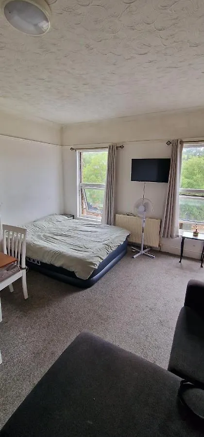 1 Bed Entire Studio Flat 10 Min From City Centre Liverpool Apartment