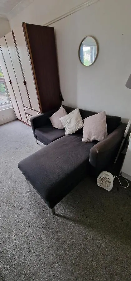 1 Bed Entire Studio Flat 10 Min From City Centre Liverpool
